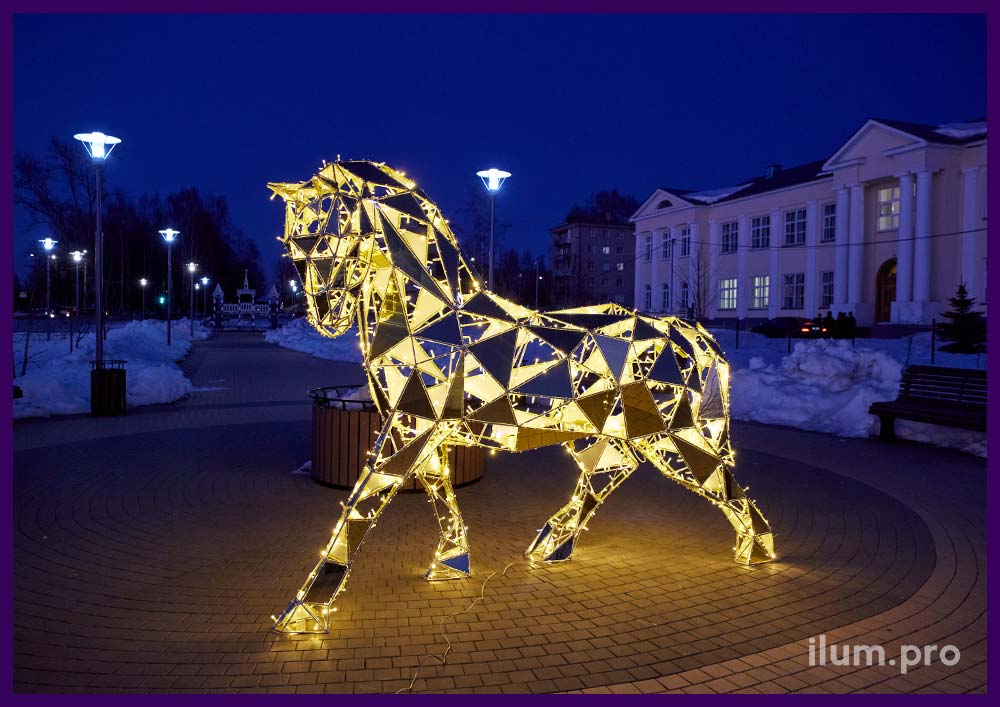 Лошади полигональные металлические с встроенной подсветкой и золотыми зеркальными гранями