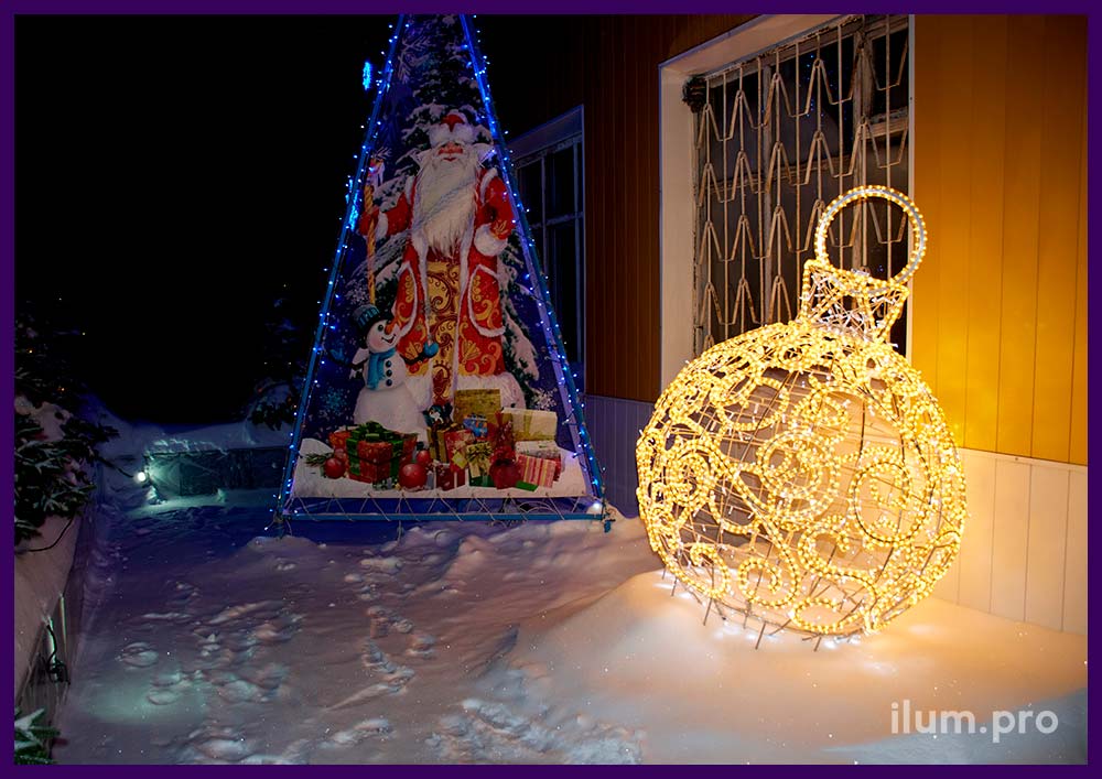 Светящиеся новогодние декорации в форме ёлочных игрушек с завитками из дюралайта