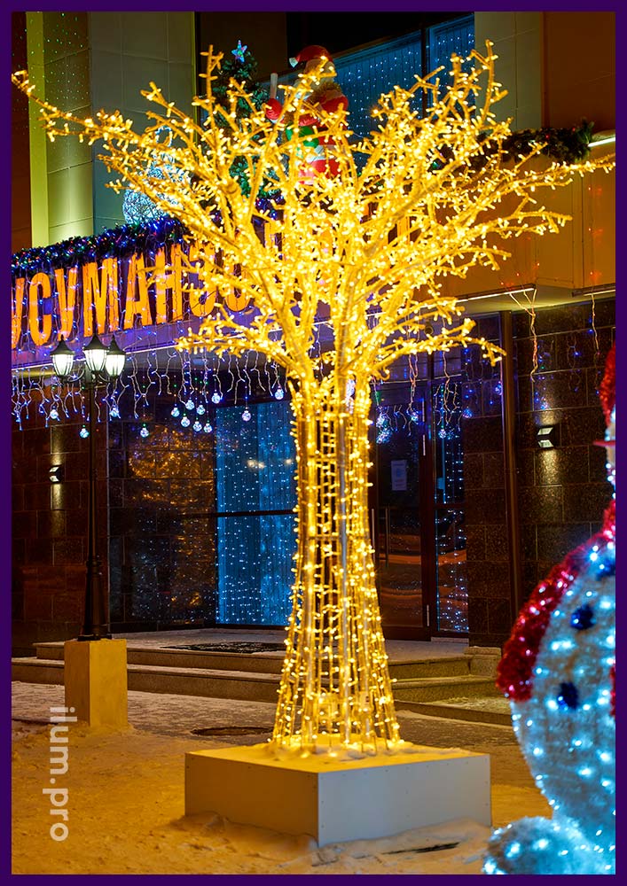 Дерево светящееся с нержавеющим каркасом из алюминия и уличными гирляндами в Магадане
