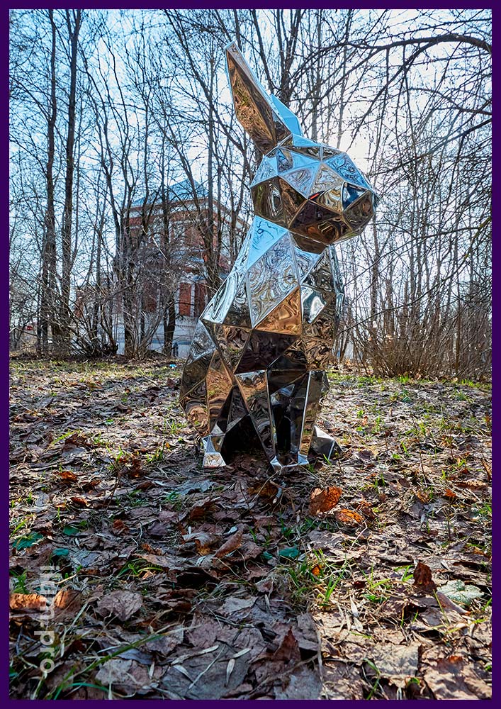 Зеркальная полигональная скульптура в форме сидящего зайца для украшения сада или парка