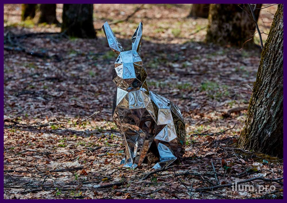 Блестящие полигональные скульптуры зайцев с зеркальной поверхностью из нержавейки