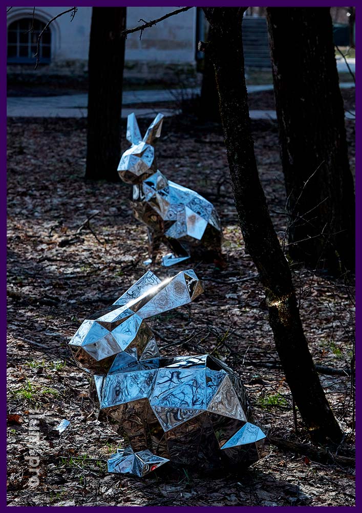 Скульптуры зайцев зеркальные из нержавеющей стали в полигональном стиле для парков и скверов