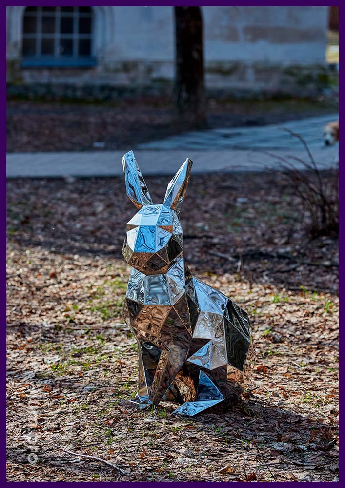 Ландшафтные скульптуры в форме зайцев в полигональном стиле, животные из зеркальной нержавейки