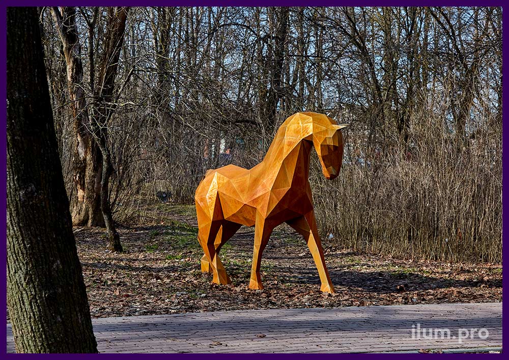 Лошадь полигональная из кортена - ландшафтная скульптура для благоустройства территории