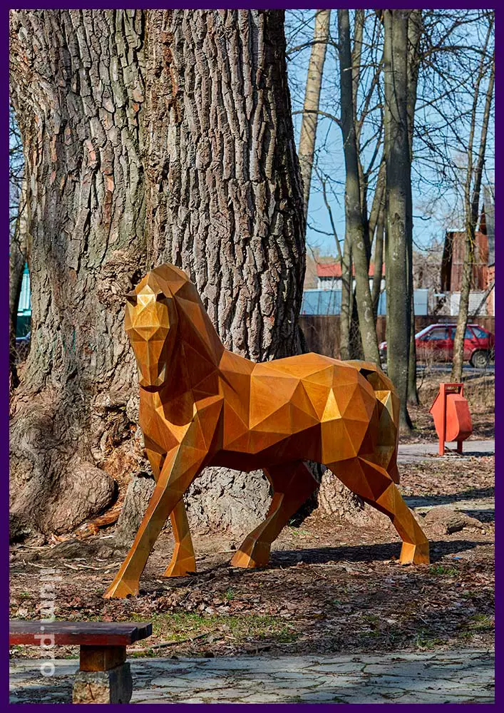 Металлические полигональные скульптуры для парков и скверов в виде лошадей