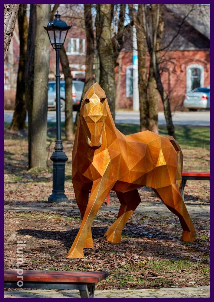 Скульптура уличная полигональная из кортен-стали в форме лошади