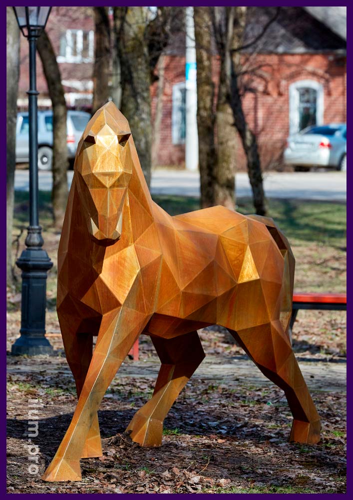 Лошадь металлическая полигональная из ржавой кортеновской стали для благоустройства города