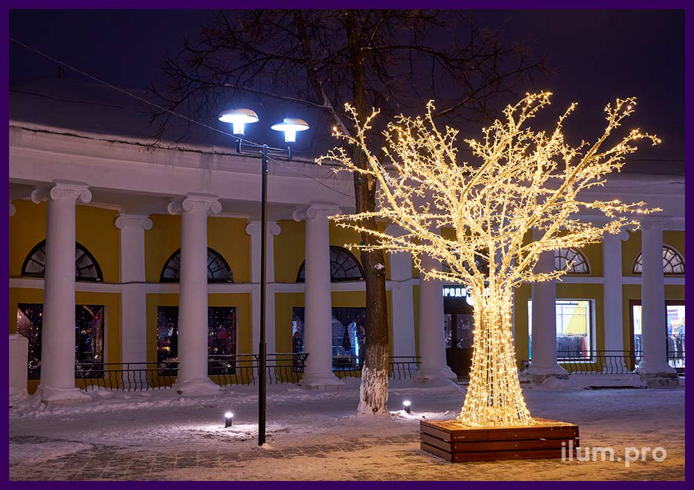 Металлическое дерево из труб и прутка со светодиодной иллюминацией для украшения города на праздники