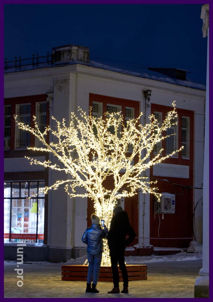 Пятиметровые светодиодные деревья с уличными гирляндами и нержавеющим каркасом из алюминия в Ярославле