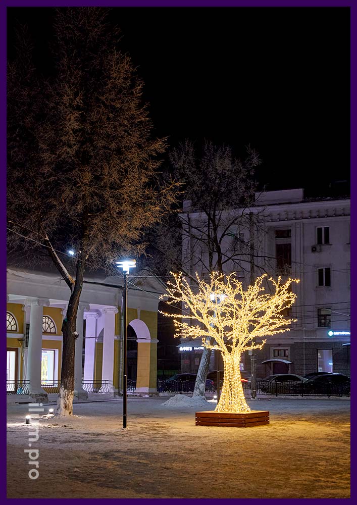 Благоустройство территории на Новый год, установка светодиодных деревьев высотой 5 метров