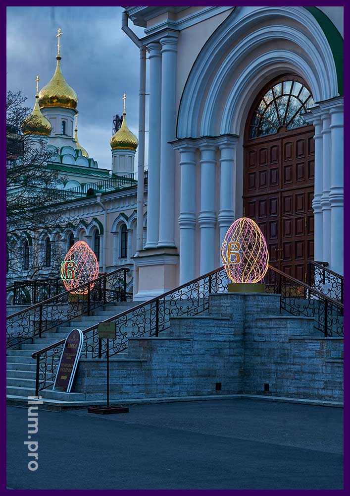 Декоративные конструкции на Пасху для украшения территории храма в Санкт-Петербурге