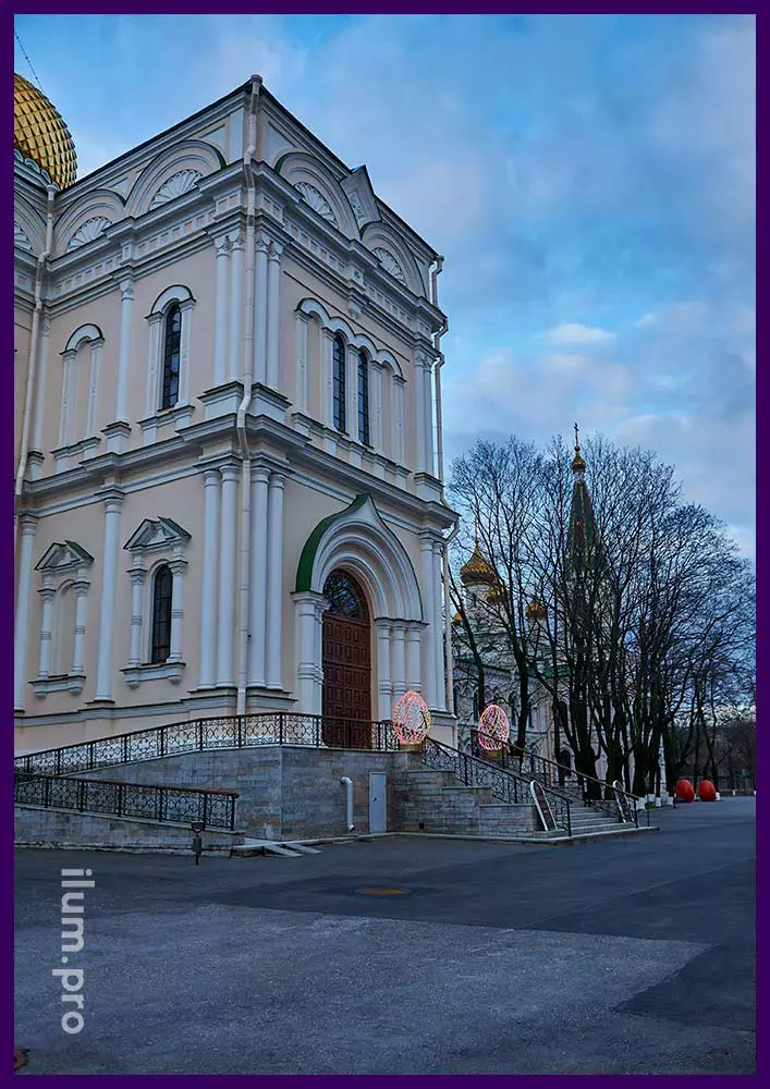 Праздничная иллюминация на нержавеющем каркасе на Пасху в Санкт-Петербурге