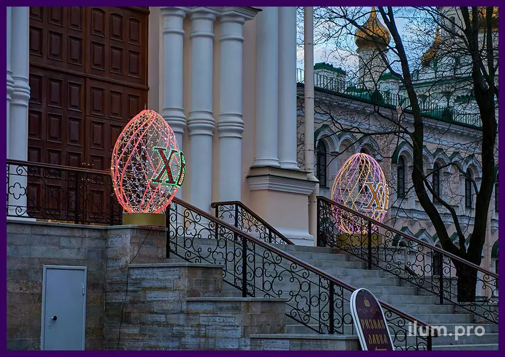 Пасхальные украшения для Воскресенского Новодевичьего женского монастыря в форме разноцветных яиц