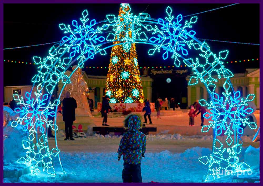 Украшение города Новотроицк новогодними арками со снежинками из дюралайта разных цветов