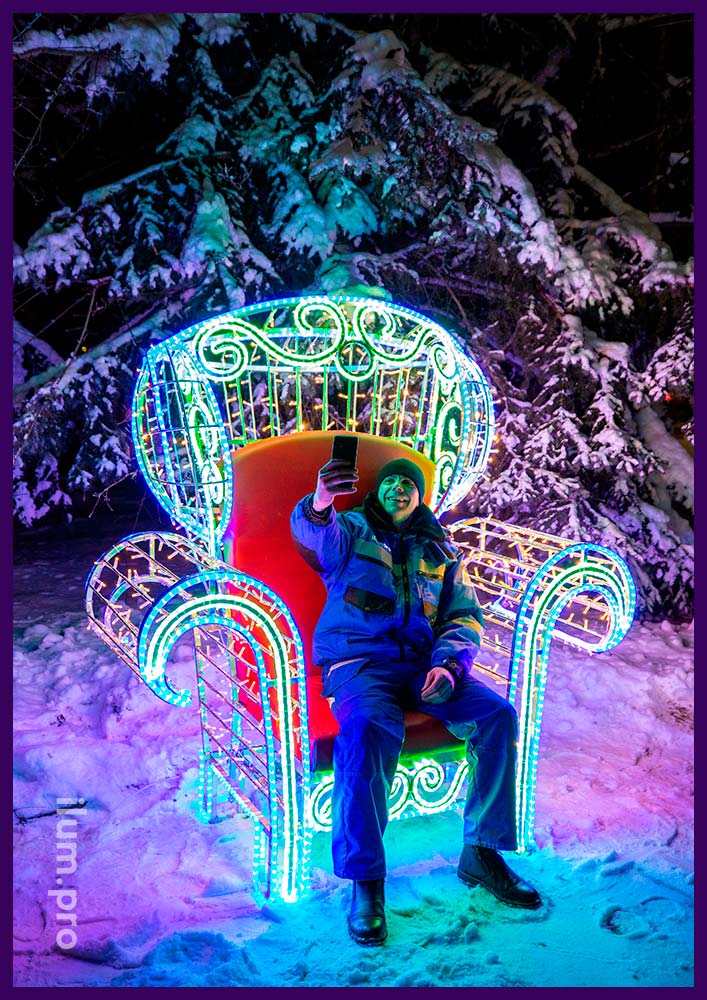 Кресло светящееся новогоднее в виде трона для Деда Мороза - фотозона с гирляндами