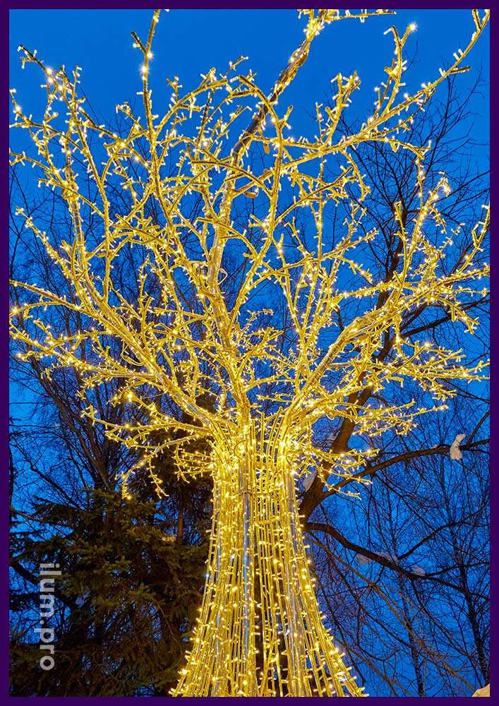 Дерево алюминиевое с подсветкой уличными гирляндами тёплых оттенков и FLASH эффектом