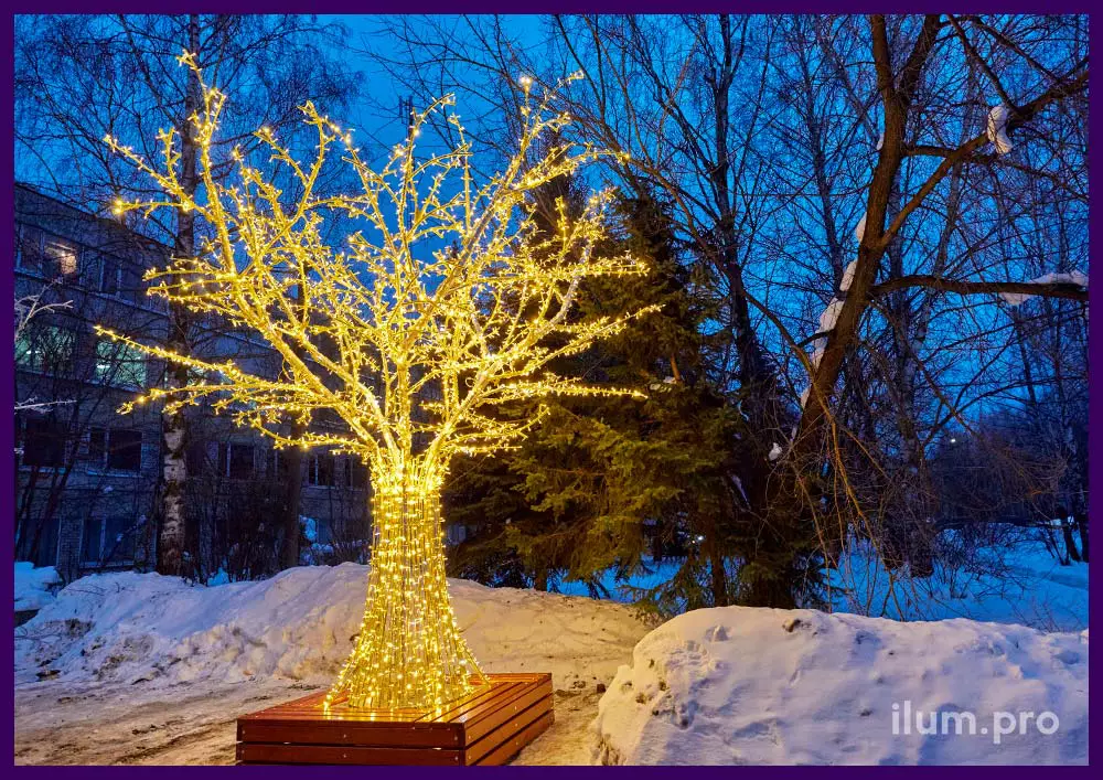 Светящиеся деревья со скамейками и уличными гирляндами с защитой от осадков и мороза