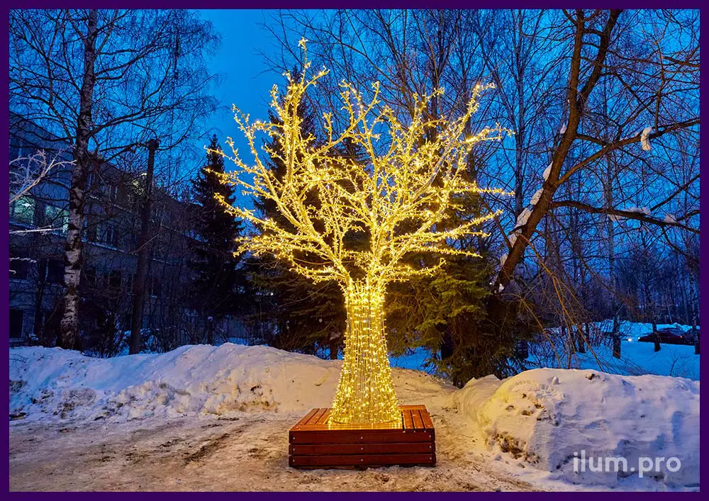 Украшение улицы светящимся деревом со скамейкой и подсветкой профессиональной иллюминацией