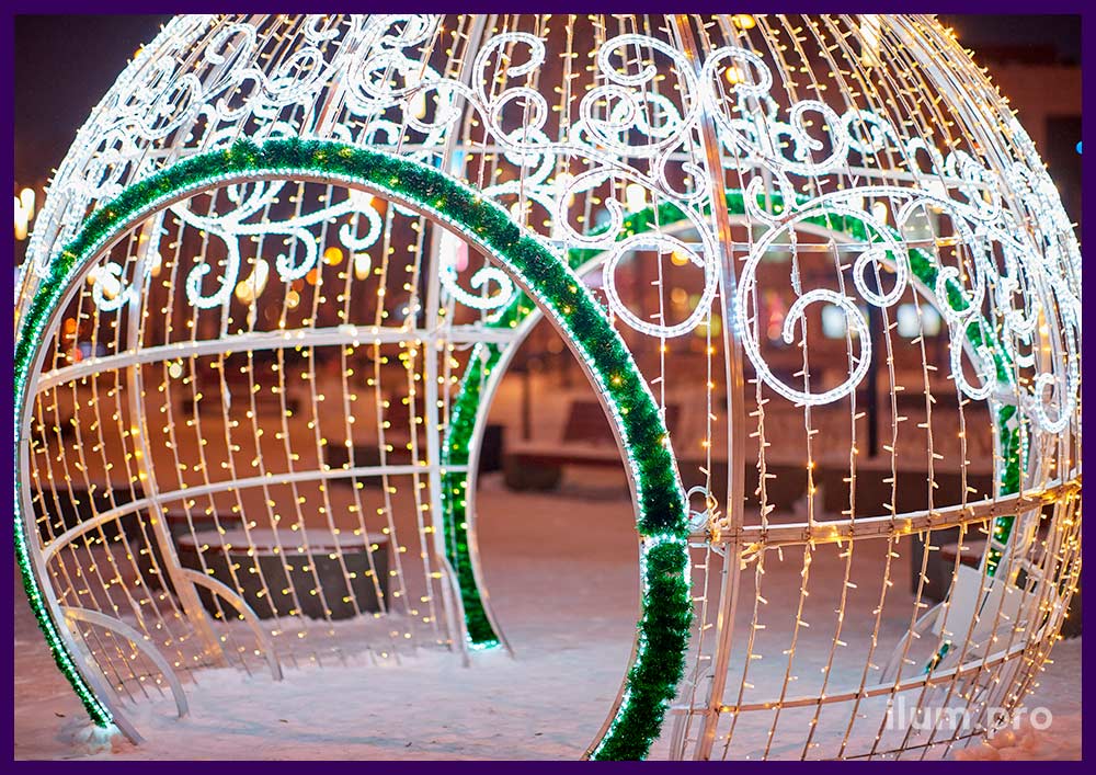 Украшение Домодедово светодиодным шаром с аркой в форме ёлочной игрушки из гирлянд и алюминиевого профиля