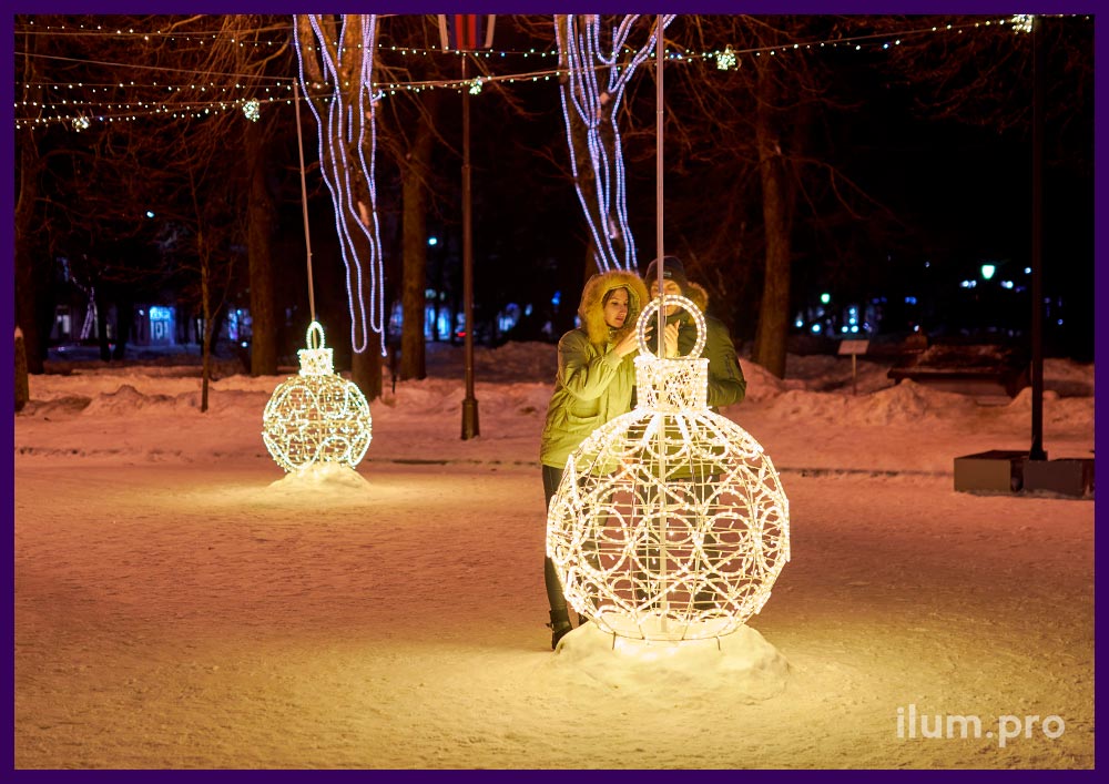 Шары светящиеся с каркасом из алюминия и гирляндами тёплых оттенков в Великом Новгороде