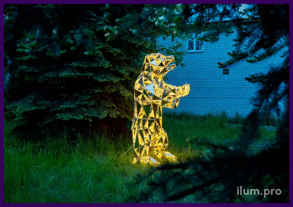 Медведи светящиеся из гирлянд и золотого композита на металлическом каркасе
