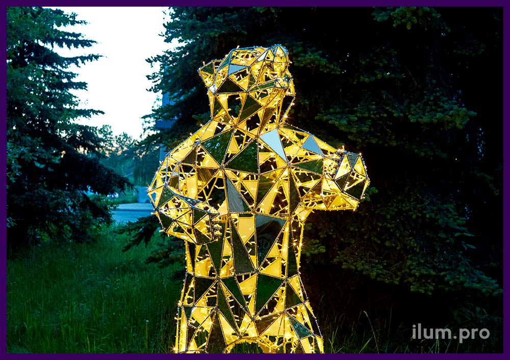 Золотой полигональный медведь, стоящий на задних лапах - светодиодный арт-объект для улицы и интерьера