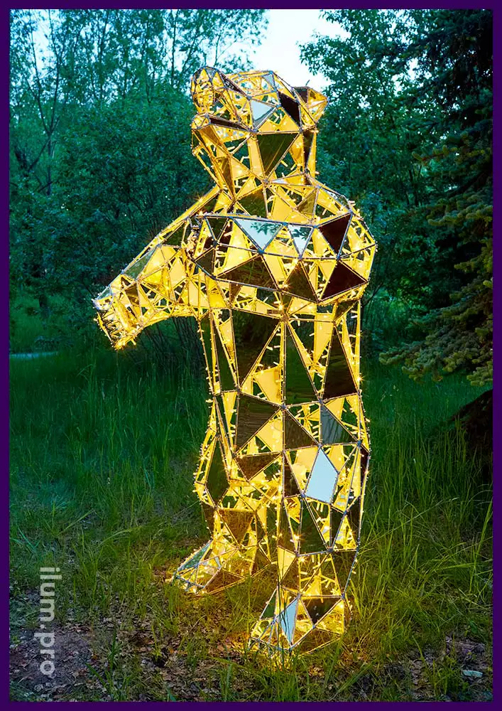 Медведь полигональный золотой с встроенной подсветкой профессиональной иллюминацией для украшения улицы