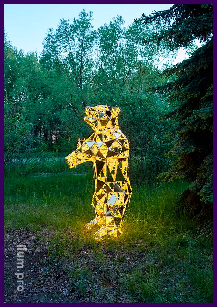 Светодиодная, полигональная фигура медведя гризли из металла и иллюминации