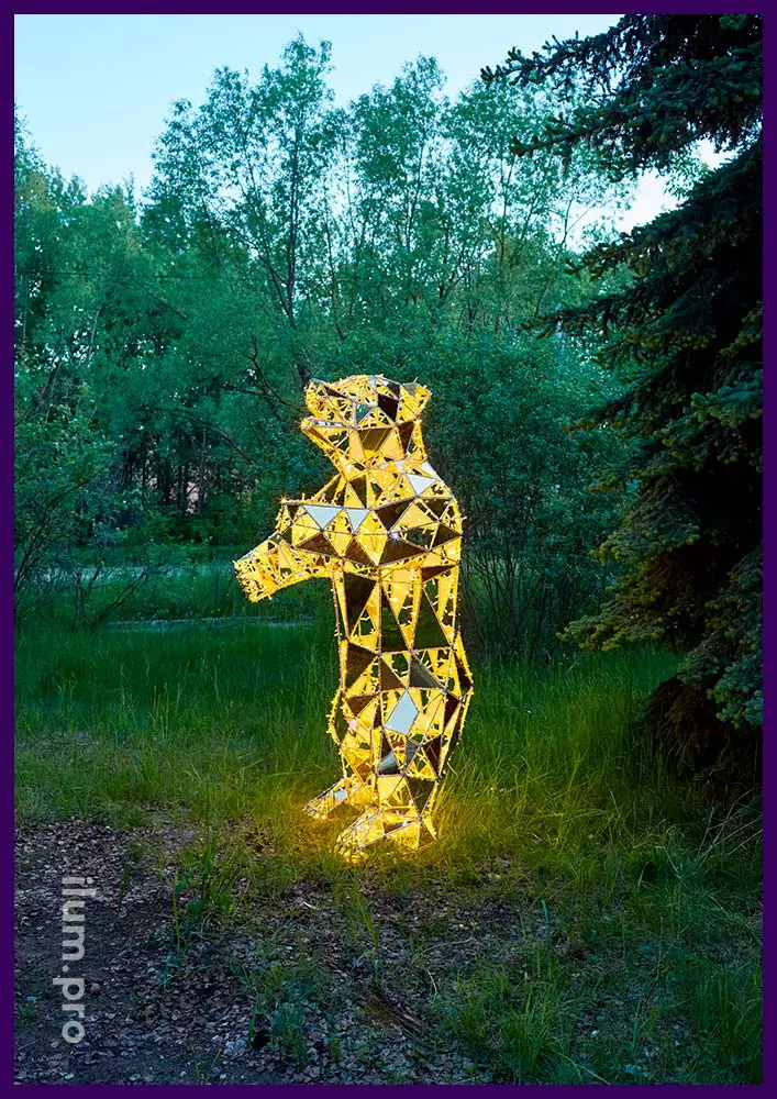 Светодиодная, полигональная фигура медведя гризли из металла и иллюминации