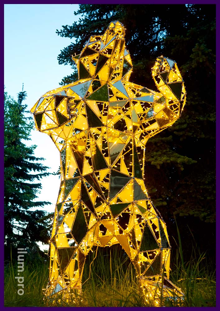 Светодиодный медведь с гирляндами и золотым композитом на полигональном каркасе из алюминия