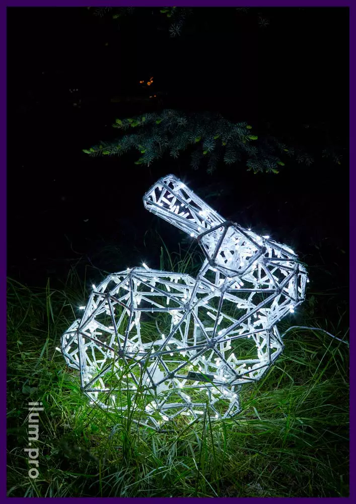 Светящийся заяц с гирляндами на нержавеющем каркасе из толстой алюминиевой проволоки