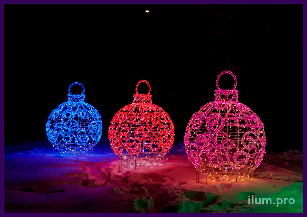 Новогодние декорации с мерцающими гирляндами и светодиодным дюралайтом на объёмном каркасе из алюминия