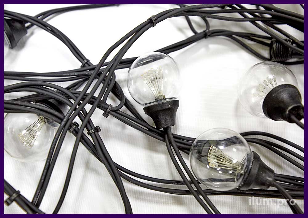 Гирлянда из лампочек с тёпло-белыми диодами и морозостойким резиновым кабелем чёрного цвета