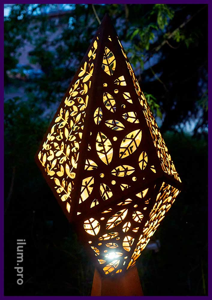 Уличные садово-парковые светильники из COR-TEN стали необычной формы, благоустройство парка