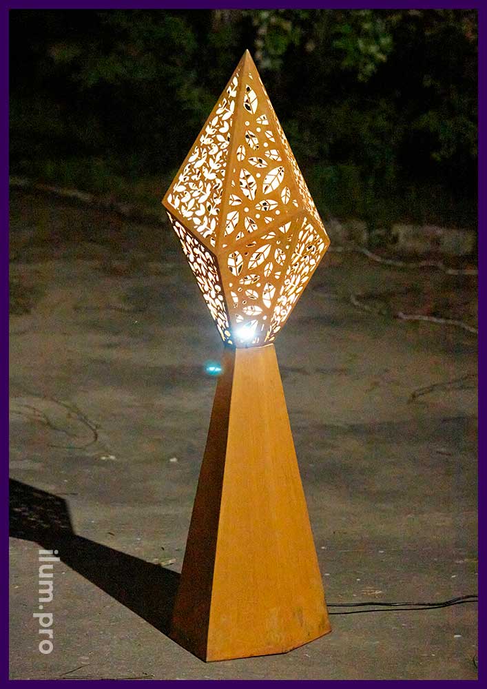 Уличные светильники из кортеновской стали - стильные арт-объекты для благоустройства парка