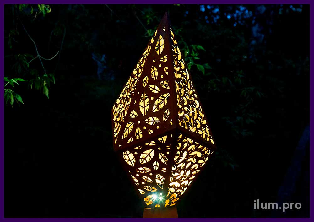 Светильник с узорами из кортеновской стали - перфорация в форме листьев и растений