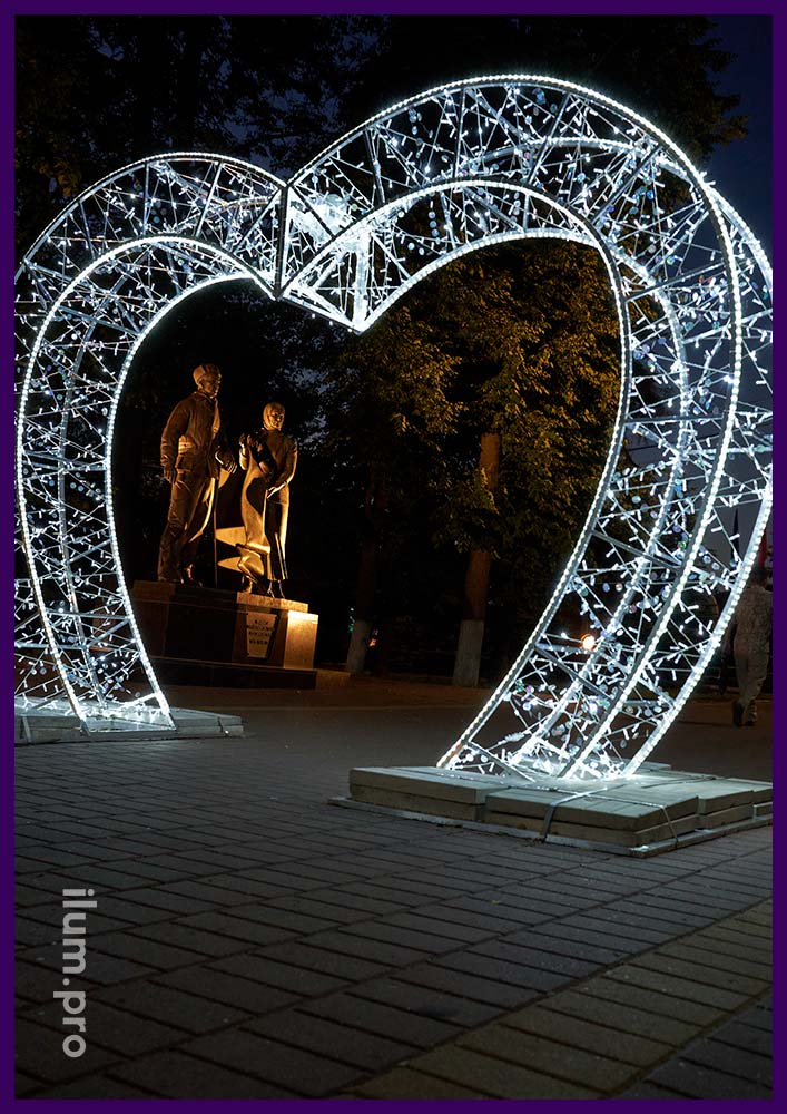 Сердца белого цвета в Раменском - арки с уличными гирляндами и дюралайтом с защитой от влаги