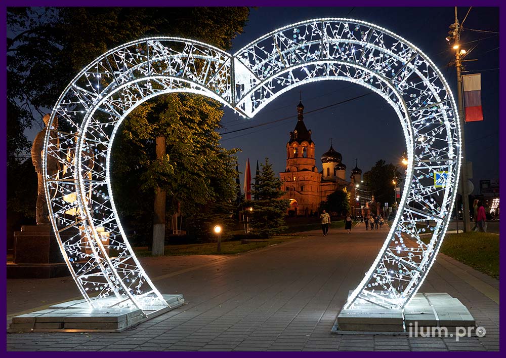 Украшение улицы в Раменском светодиодными арками с гирляндами и дюралайтом в форме сердец