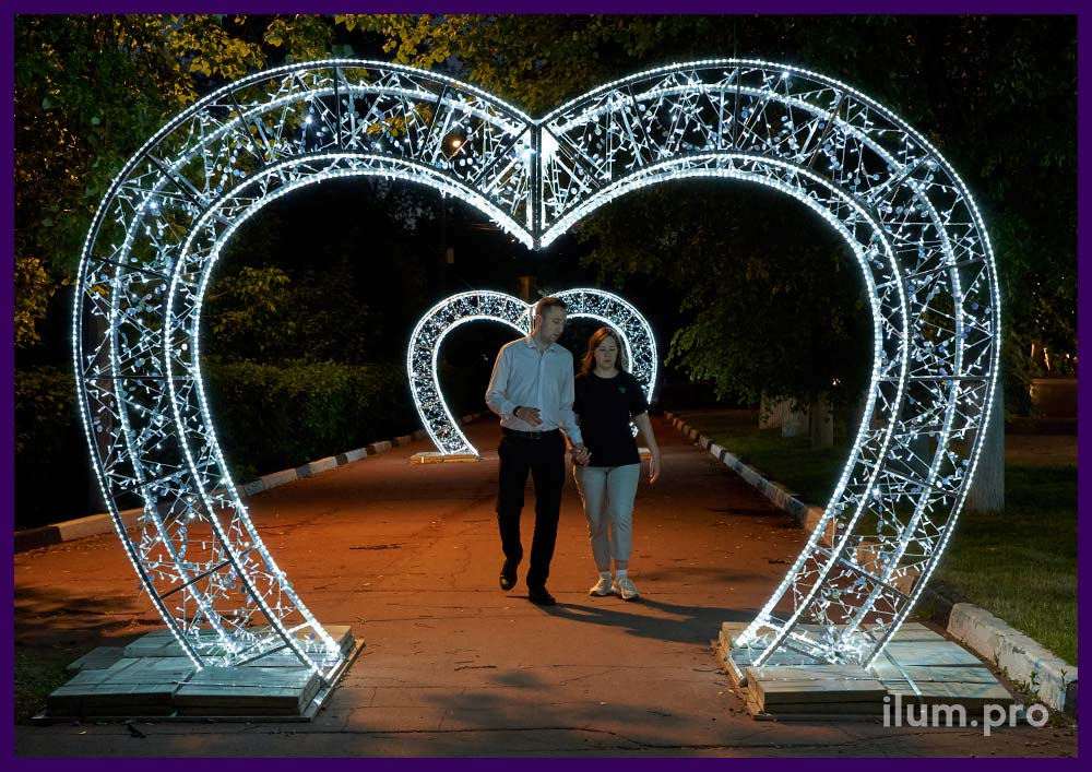 Сердце из гирлянд и дюралайта - декоративная арка с алюминиевым каркасом для улицы