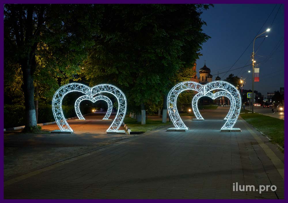Четыре светящихся сердца в Раменском - арки из нержавеющего каркаса, дюралайта и гирлянд белого цвета