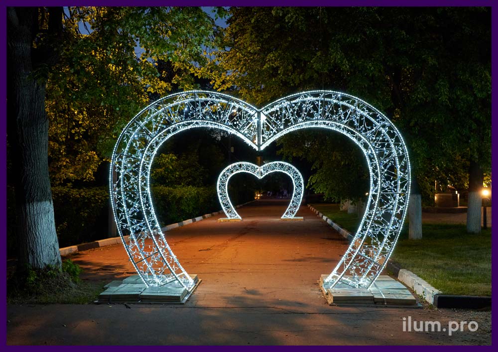 Сердце светодиодное из гирлянд и дюралайта в Раменском - декоративные арки на тротуаре