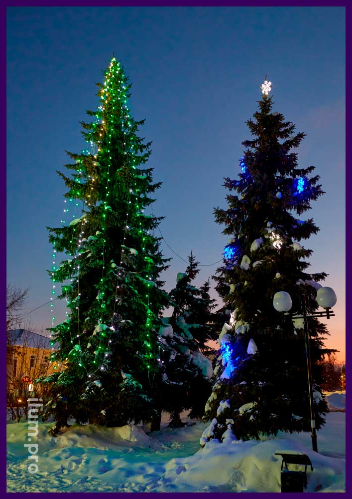 Подсветка уличных деревьев светодиодным белтлайтом и разноцветными снежинками с защитой от осадков