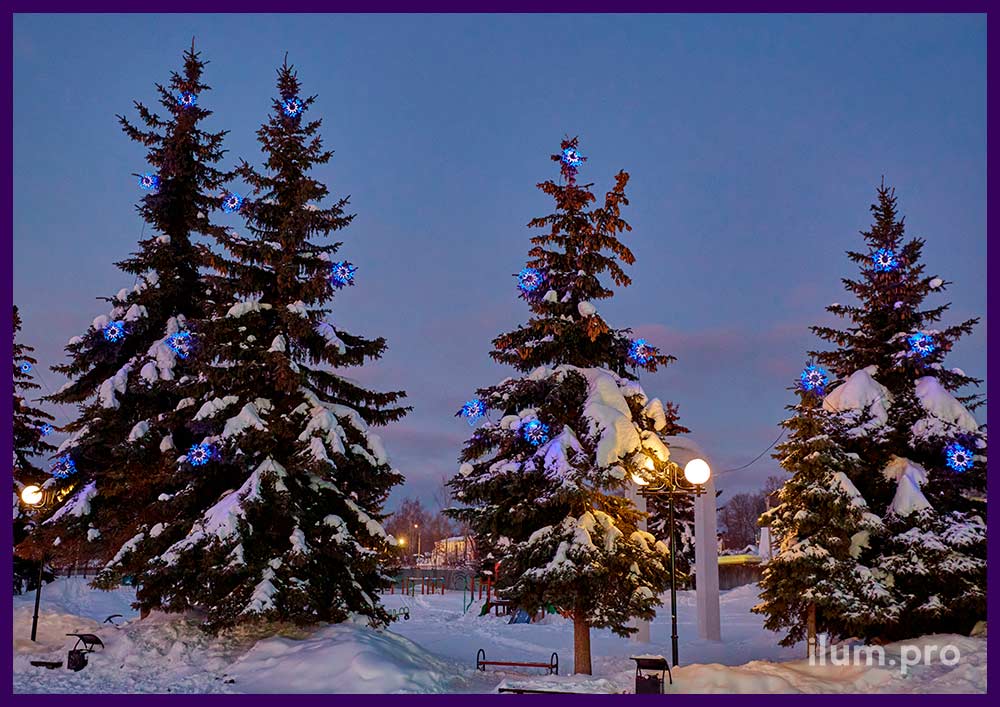 Светящиеся снежинки из бело-синего дюралайта для украшения деревьев на Новый год
