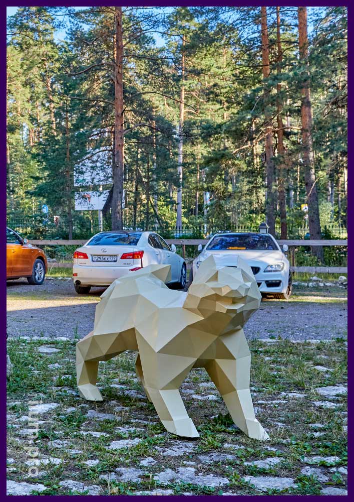 Полигональная скульптура собаки из металла с покрытием порошковой краской для улицы