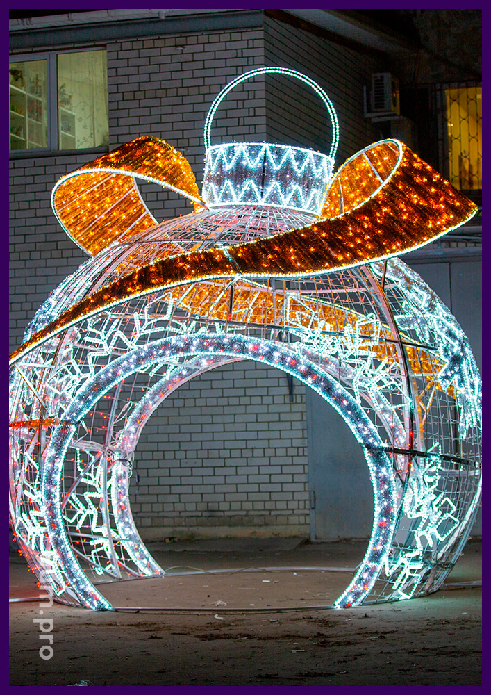 Новогодний шар с лентами из мишуры - арка из алюминиевого сплава и гирлянд с дюралайтом