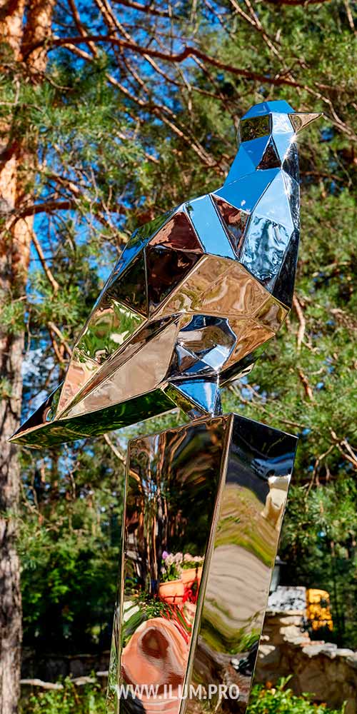 Зеркальная скульптура полигонального голубя из нержавеющей стали