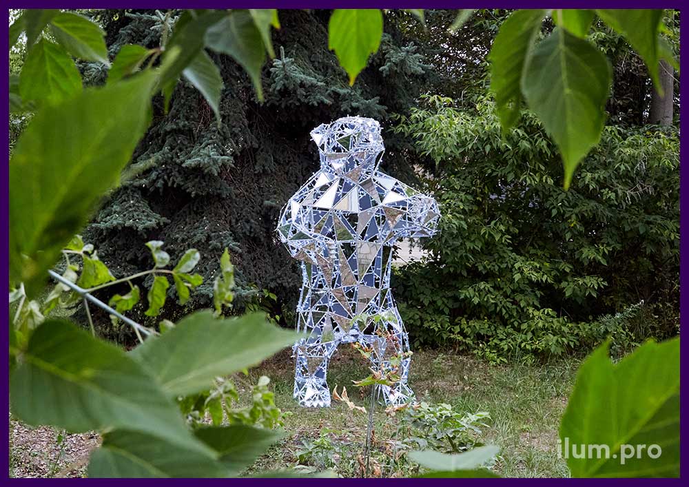 Медведь полигональный металлический с зеркальным композитом и подсветкой иллюминацией