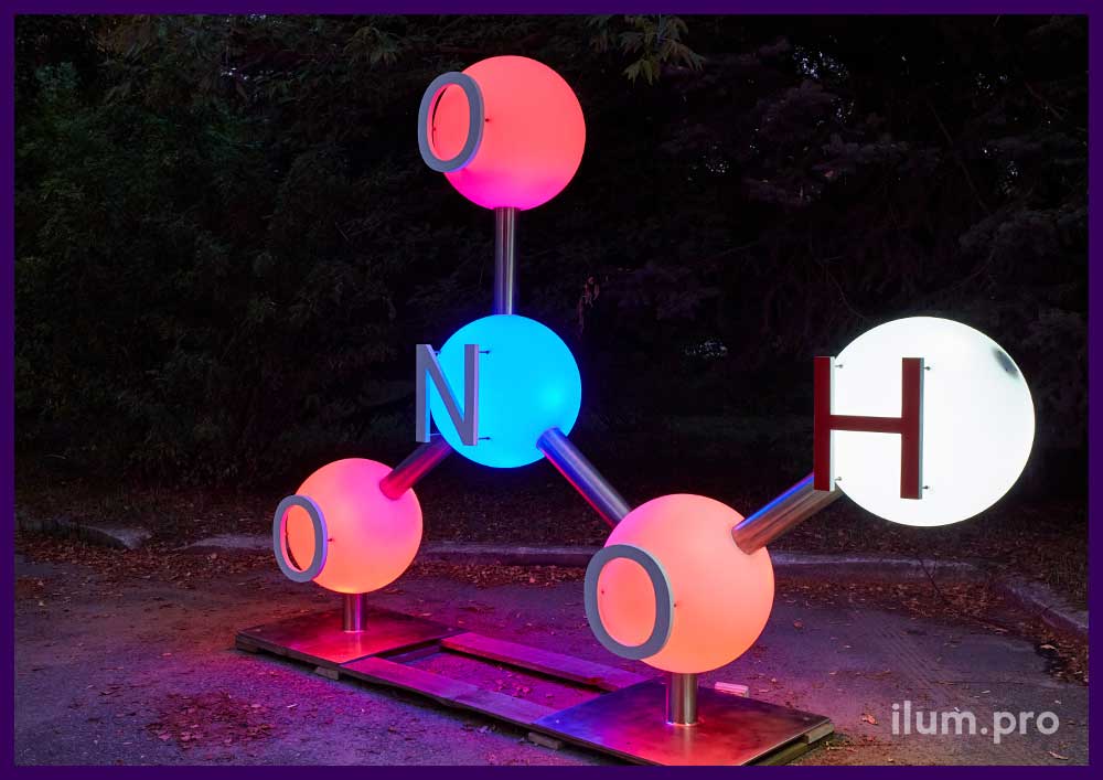 Производство фотозоны в форме большой молекулы - каркас из нержавеющих труб со светящимися шарами