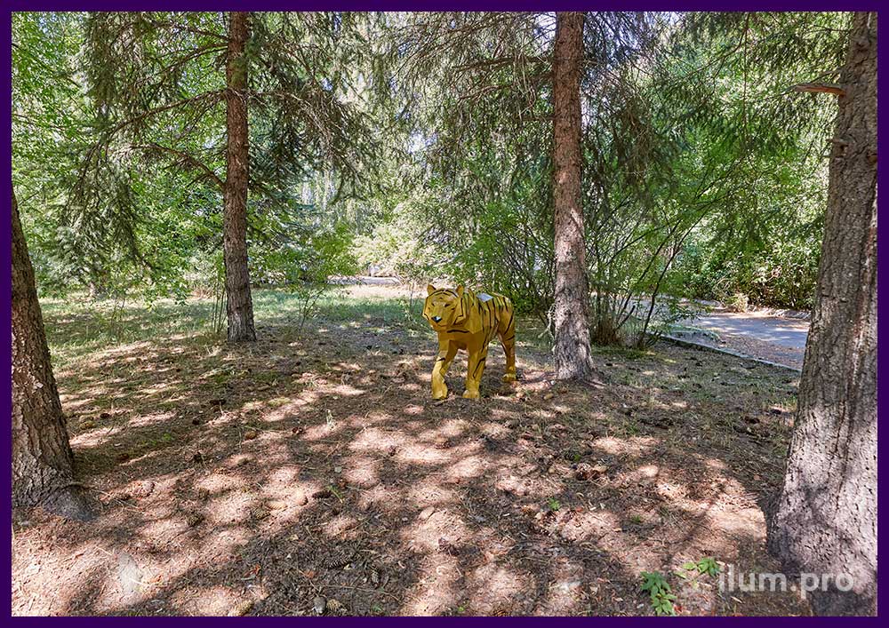 Золотые полигональные тигры для украшения территории - стальные скульптуры