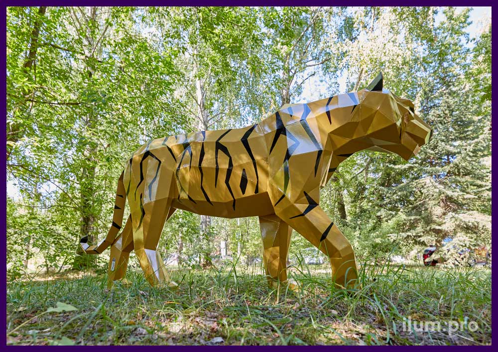Тигр полигональный из крашеной стали для украшения парка или интерьера